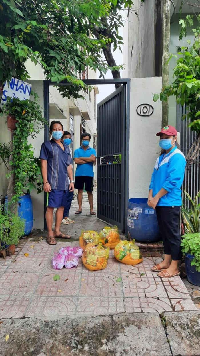 Trao quà đến người dân ở P.Phước Long A và Phước Long B (ngày 19/09/2021)